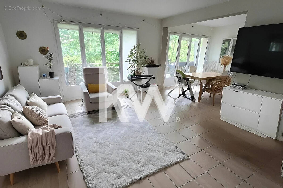 Pièce de vie - Appartement à MAUREPAS