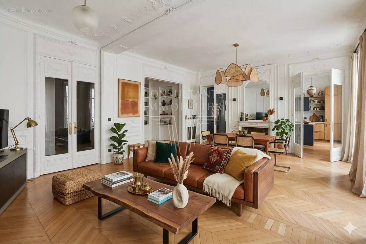 Appartement à PARIS-16E
