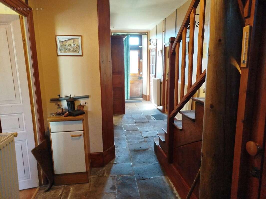 Maison à BESSE-ET-SAINT-ANASTAISE