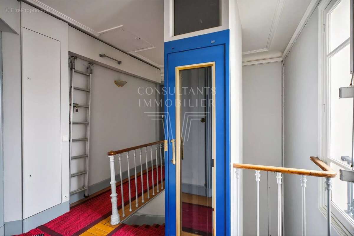 Appartement à NEUILLY-SUR-SEINE