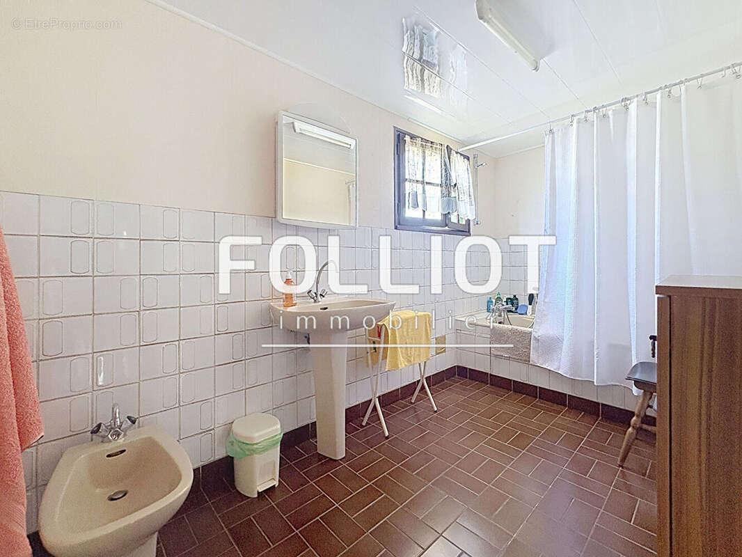 A VENDRE Maison à Condé sur Vire - 50890 - photo 13