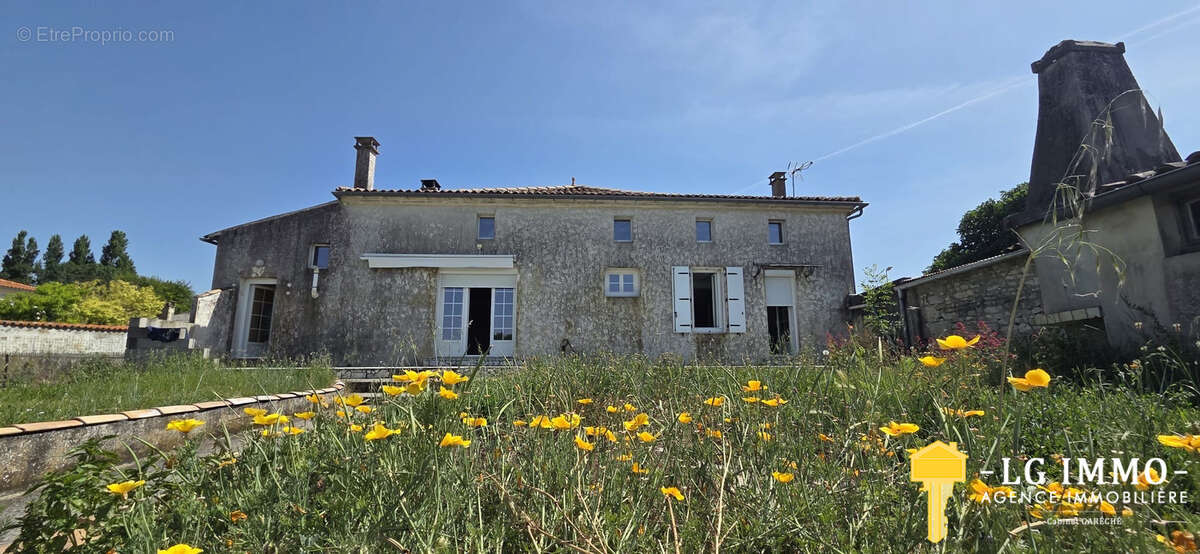 Maison à SAINT-ROMAIN-SUR-GIRONDE