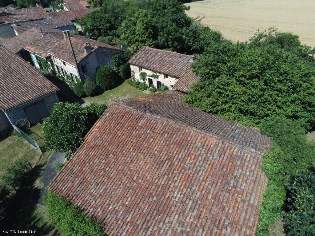 Maison à CHAMPAGNE-MOUTON
