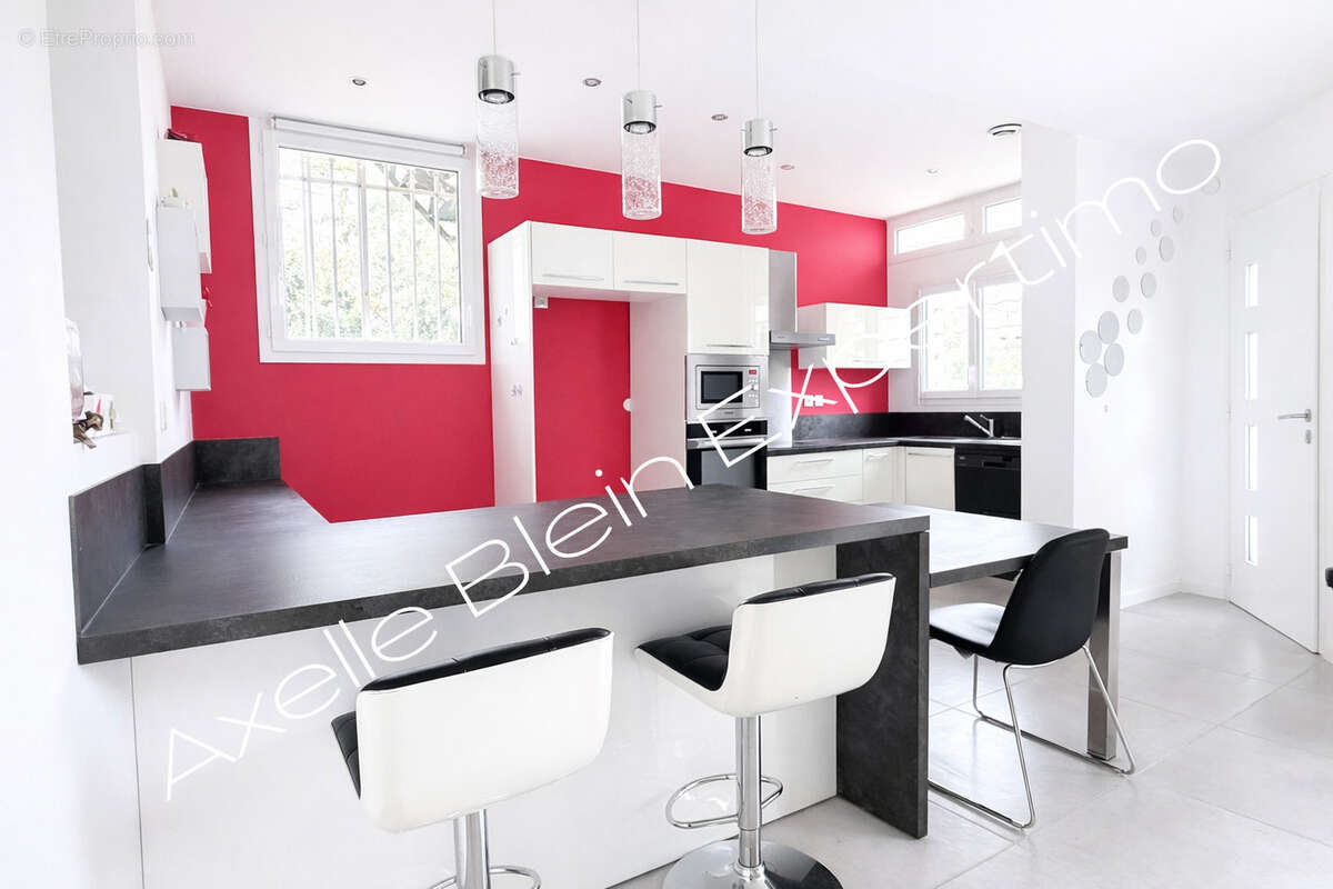 Bien rare à Aubagne   Appartement de caractère 128m2 habitable + chai de 100 m2   potentiel loft / atelier - photo 2