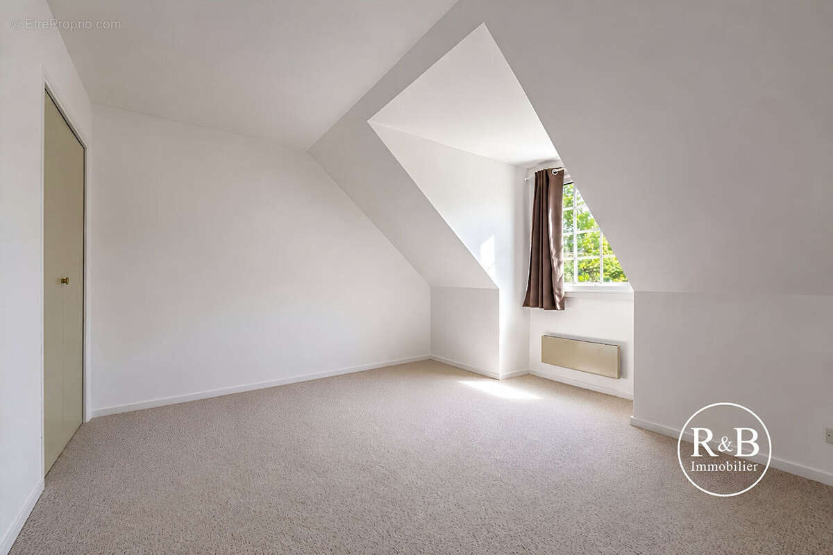Maison à LES CLAYES-SOUS-BOIS