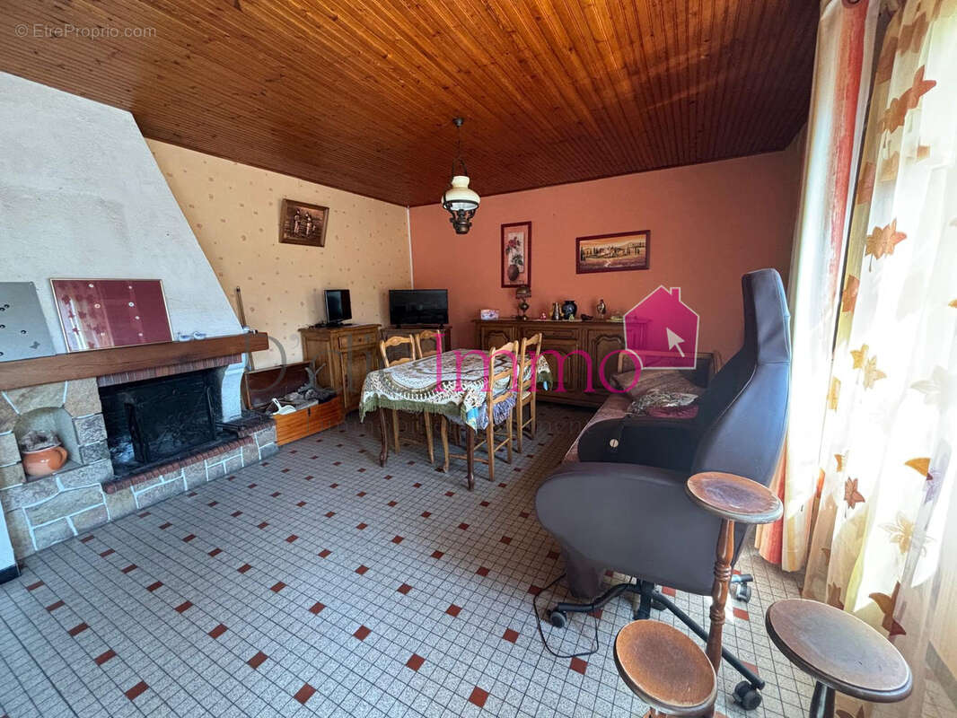 COMMEQUIERS - Maison 3 chambres à rénover avec grand terrain   Fort potentiel ! - photo 6