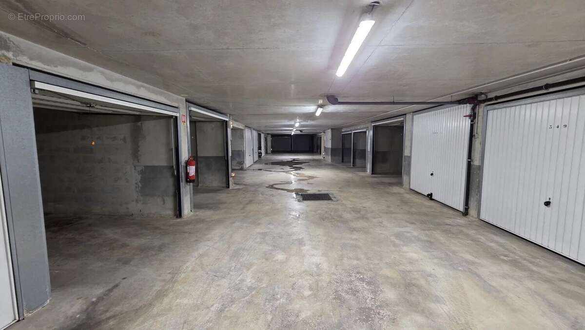 Parking à CANNES