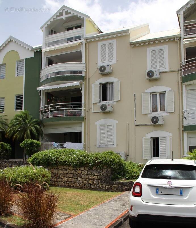 Appartement à BAIE-MAHAULT