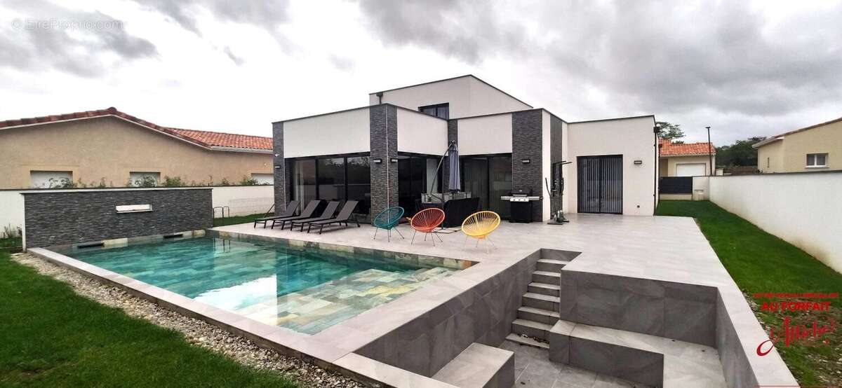 Maison à PINS-JUSTARET