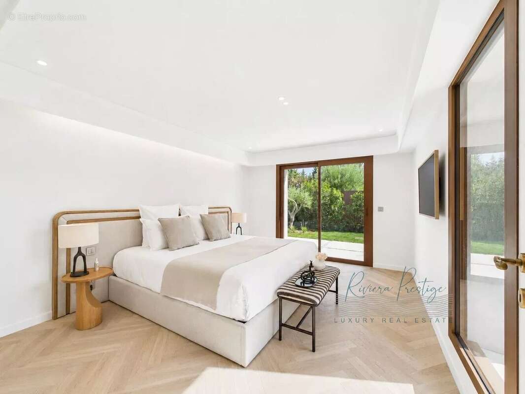 Villa de charme avec vue dans le secteur résidentiel de castellaras - photo 15
