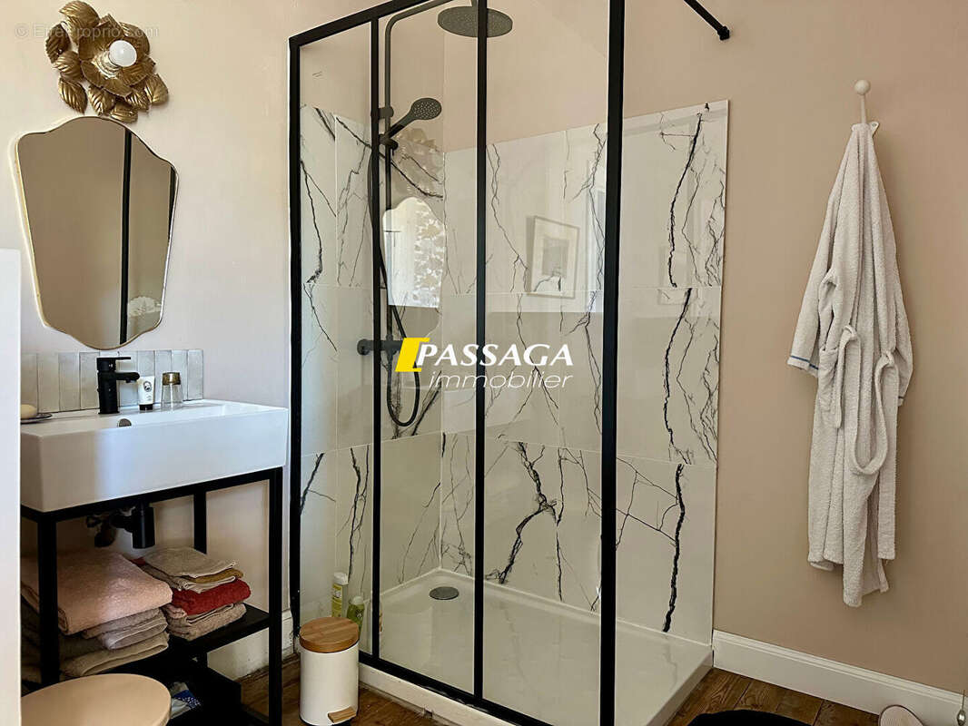 Maison à SAINT-SATURNIN-DE-LENNE