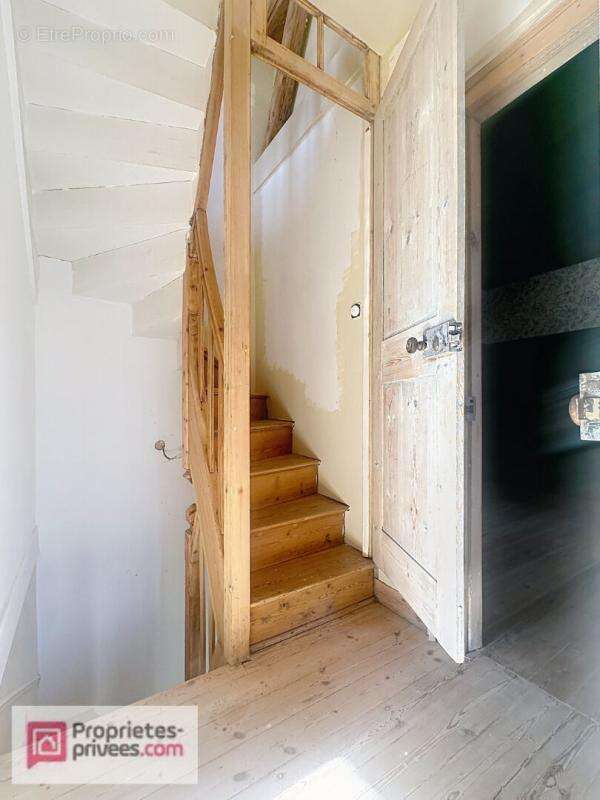 Maison de Maître  rénovée avec jardin de 545 m² et terrain constructible - photo 8