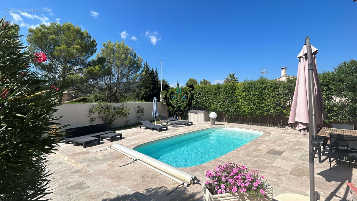Maison à ROQUEBRUNE-SUR-ARGENS