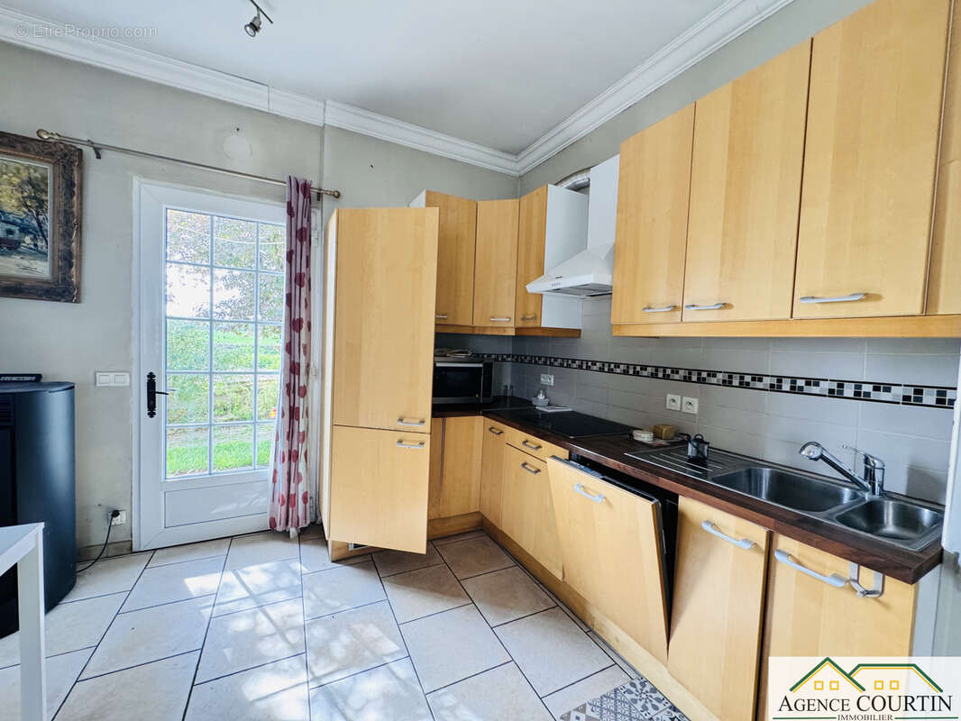 Maison à SAINT-AMBREUIL