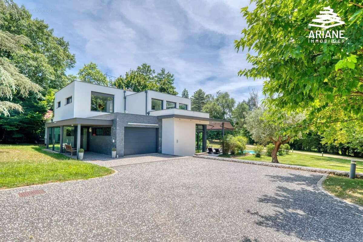 Maison à SAINT-GENIS-LAVAL