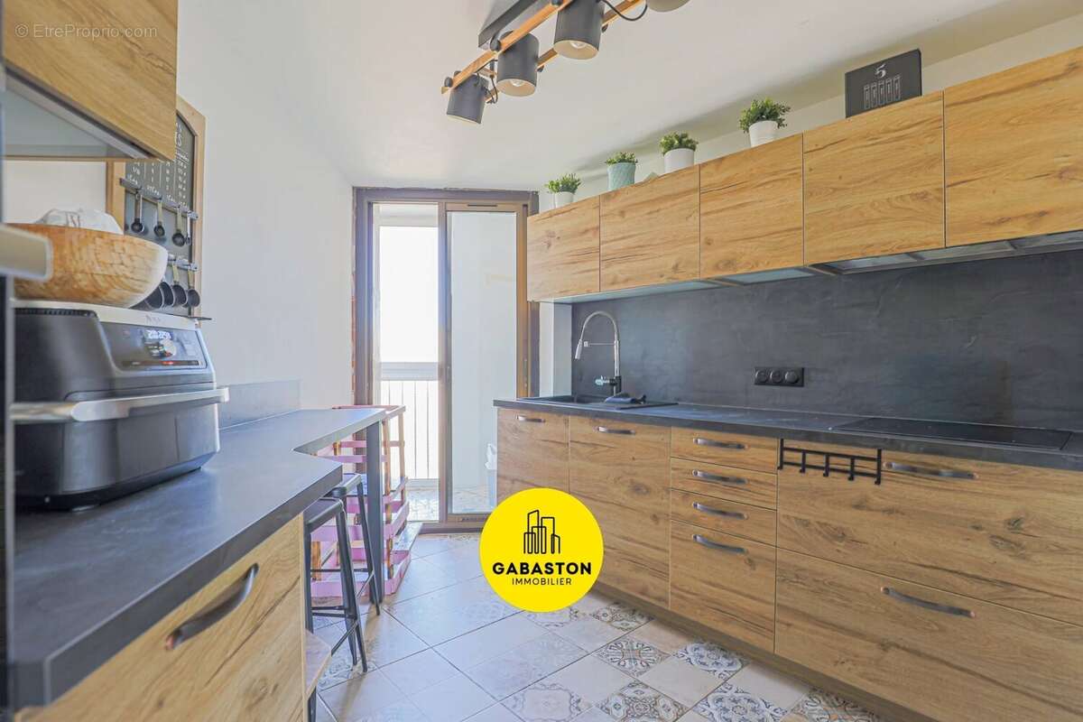 Appartement à MARSEILLE-4E