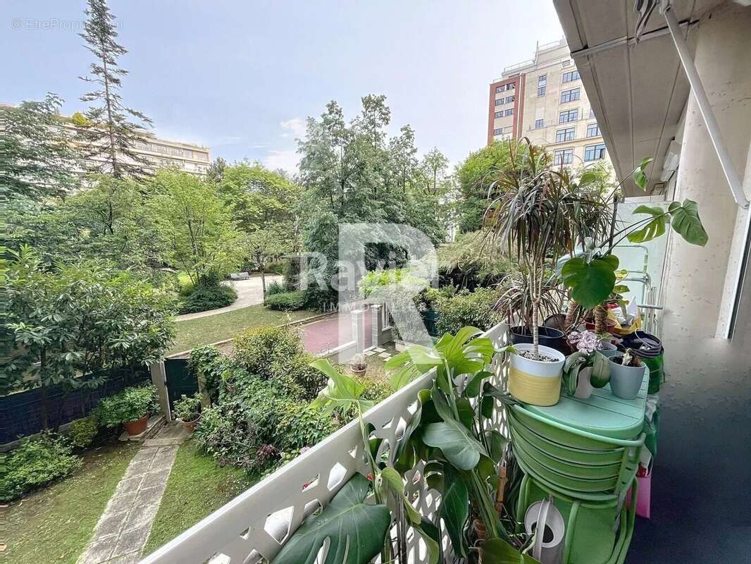 Appartement à PARIS-16E