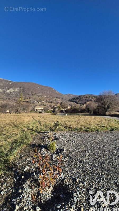 Terrain 628 m² à Les Omergues  - photo 7