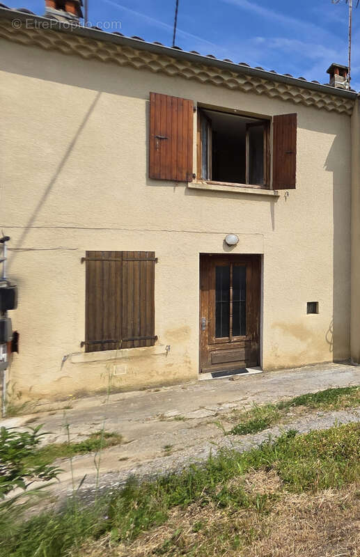 Appartement de type 2 en Rez-de-jardin à rénover - photo 2