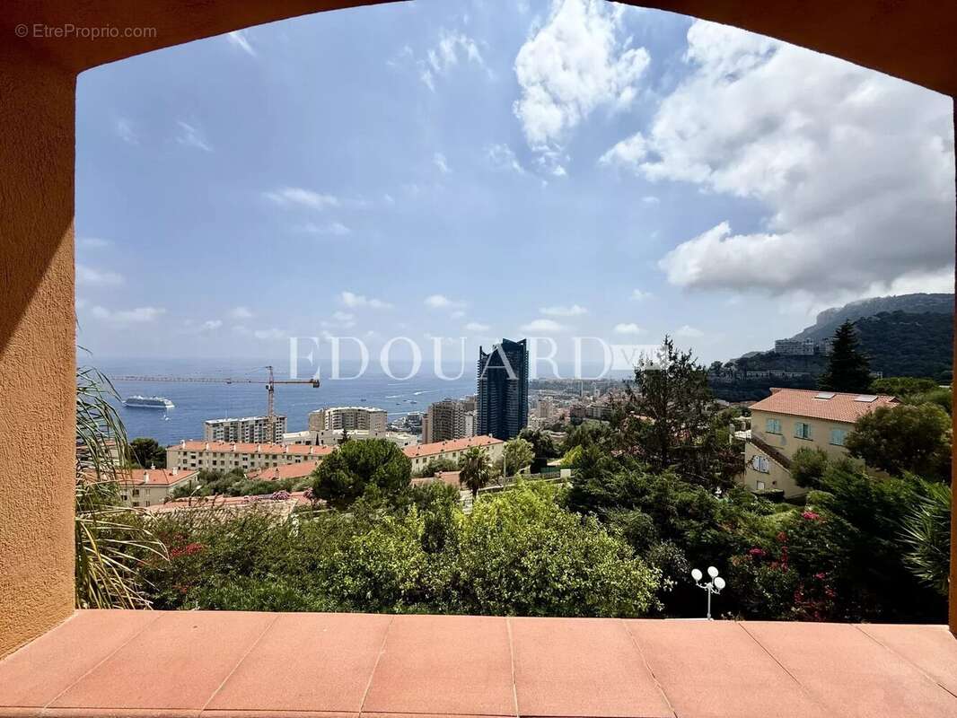 Dans un domaine privé et sécurisé, à vendre villa de prestige avec vue panoramique sur la Principauté de Monaco - photo 6