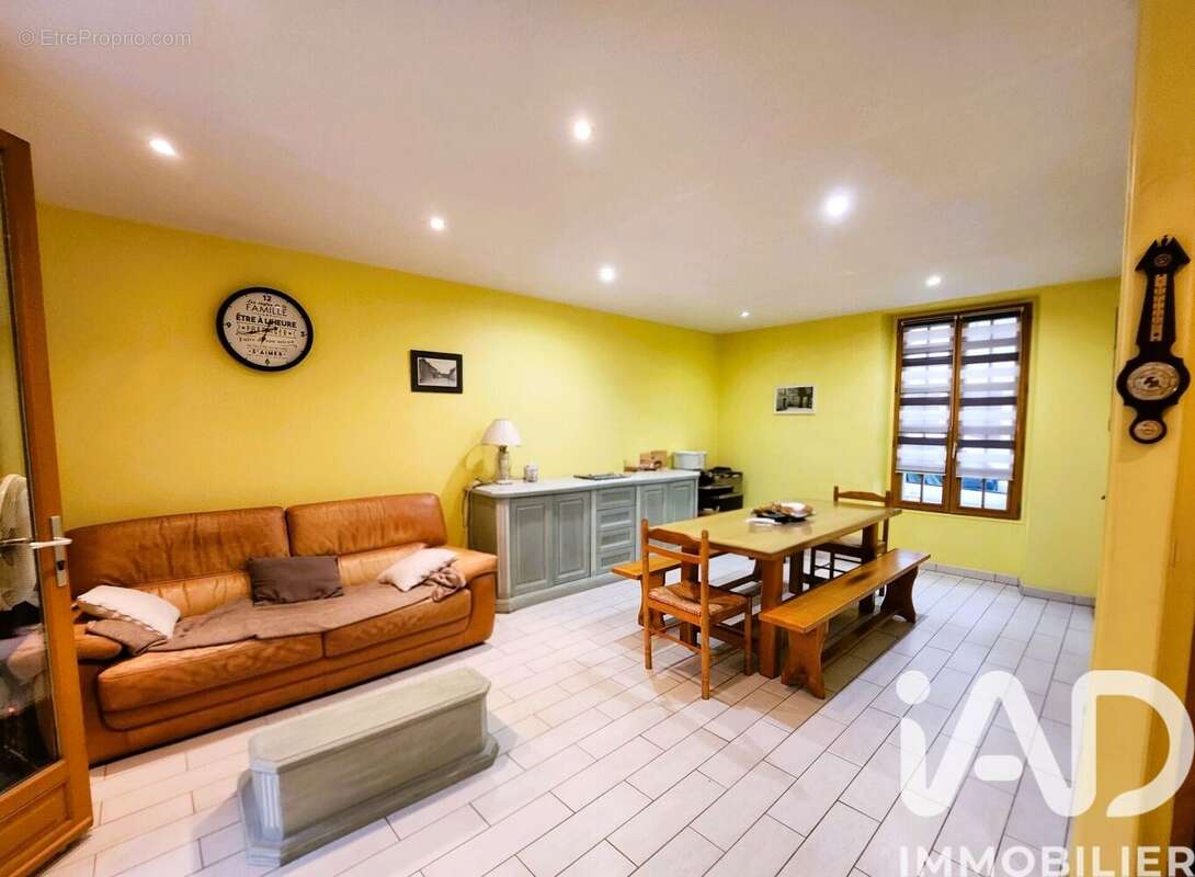 Maison 100 m² à Saint-Arnoult-En-Yvelines  - photo 2