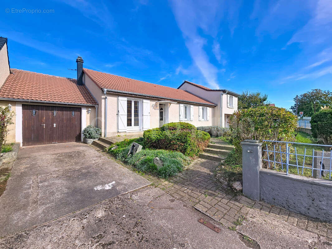 Maison à HAN-SUR-NIED