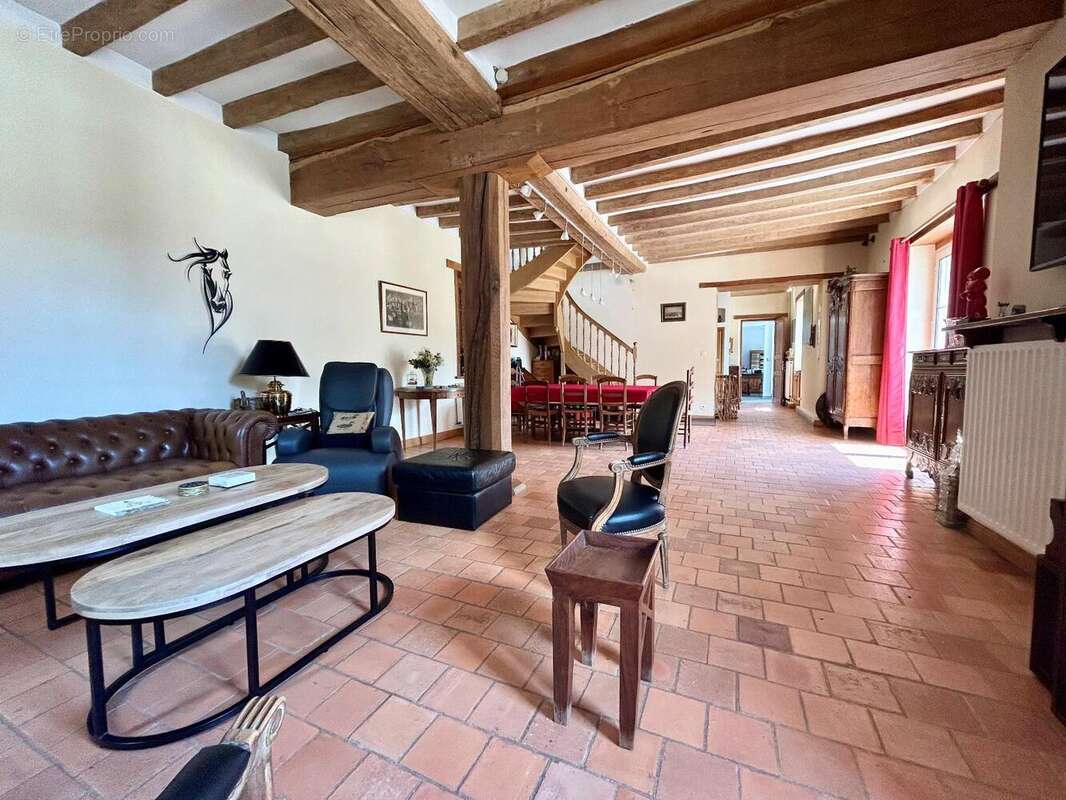   - Maison à SEICHES-SUR-LE-LOIR