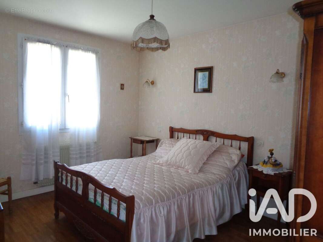 Maison 84 m² à Saintes  - photo 4