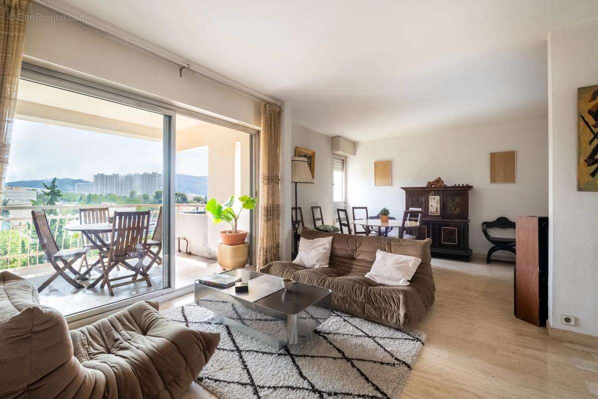 Appartement de 4 pièces de 82 m² situé à Marseille - photo 4