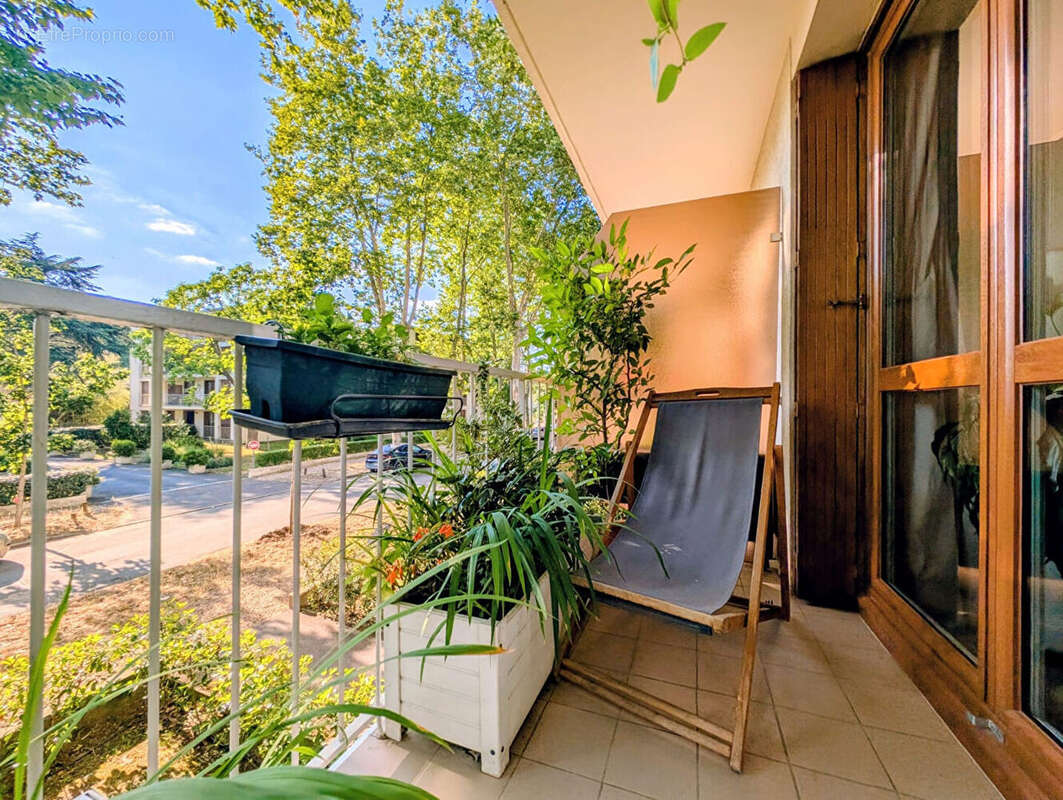 MAISONS-LAFFITTE - Appartement 4 pièces de 80 M² + balcons + cave + séchoir + parking extérieur - photo 5