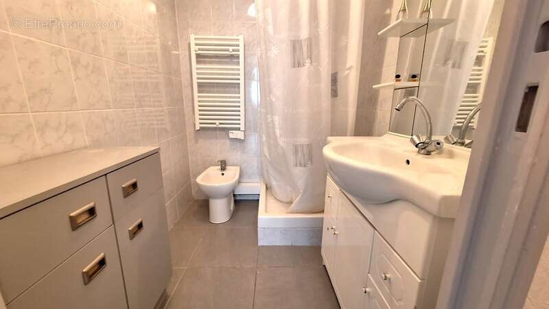 Appartement à MARSEILLE-4E