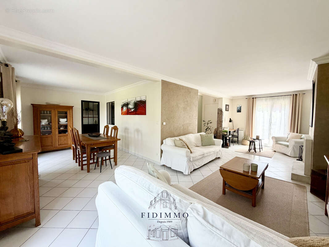 4371 - Maison familiale dans le centre-ville - photo 3