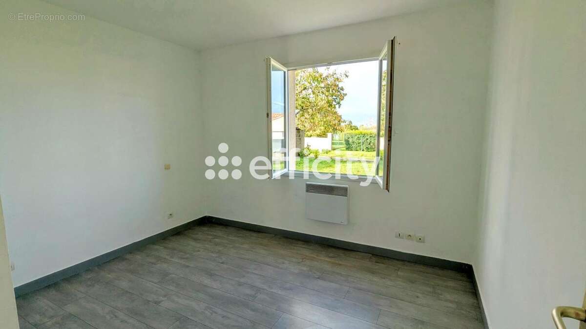 Maison à SAINT-ADJUTORY