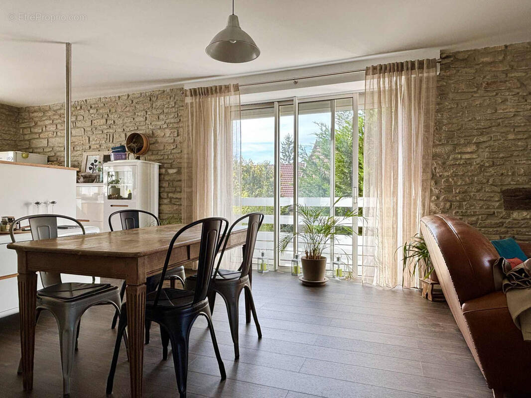 Appartement à MESSIGNY-ET-VANTOUX