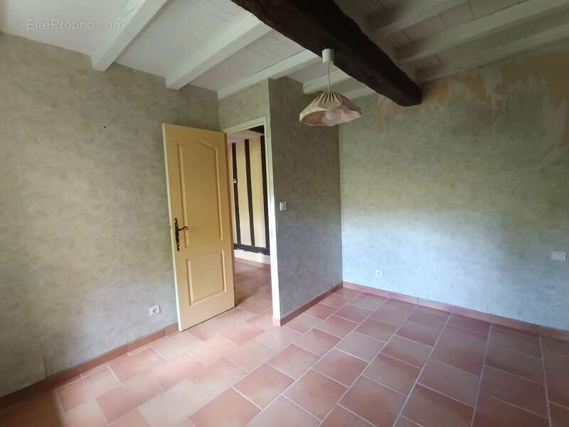 Propriété d'Exception : 2 Maisons, 450 m² de Dépendances et 6 Hectares de Terres - photo 7