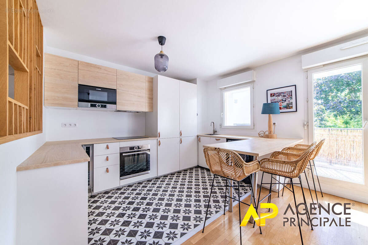 Appartement à LA GARENNE-COLOMBES