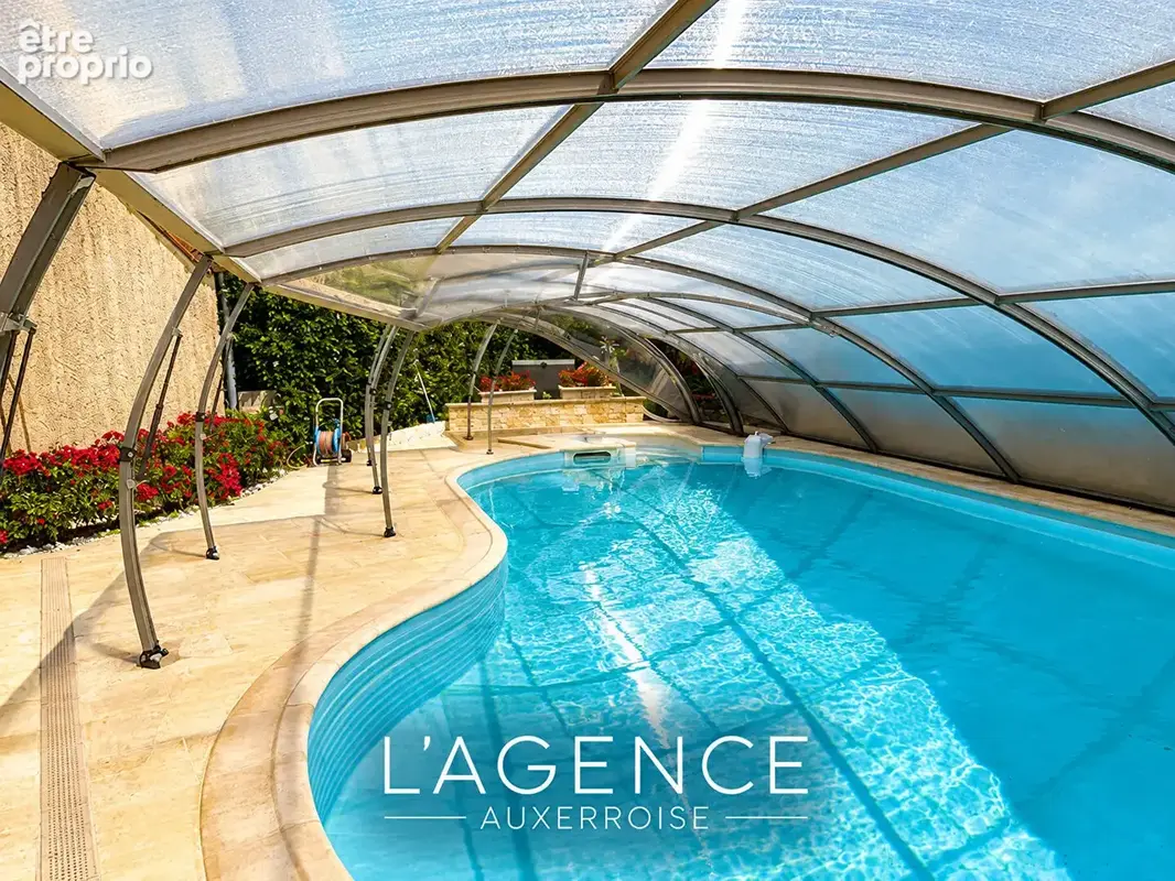 VÉZELIEN  Deux maisons, une piscine et un panorama d'exception - photo 2