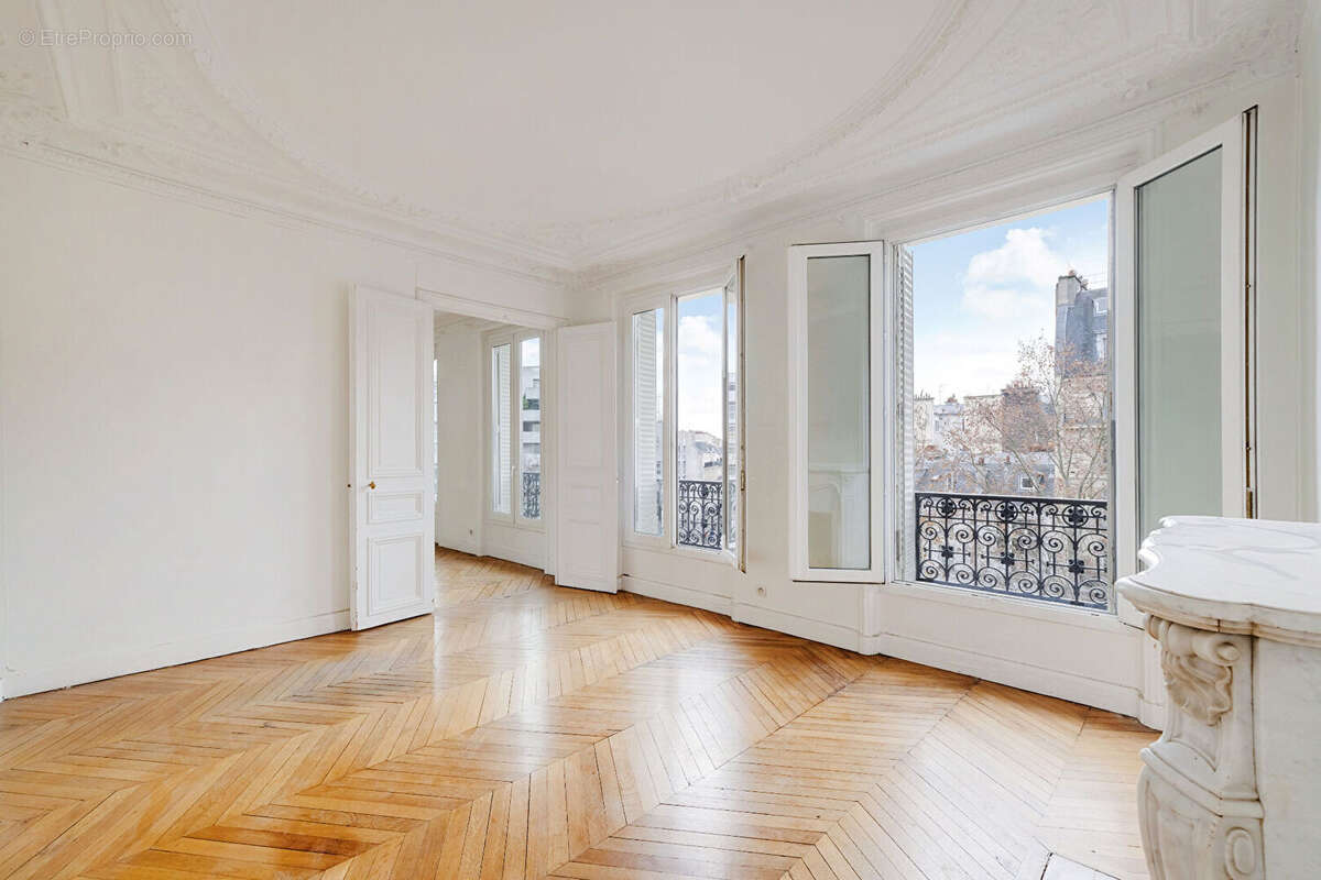 Appartement à PARIS-18E