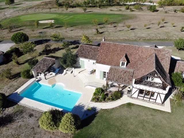Superbe villa avec piscine sur le domaine du prestigieux Château des Vigiers Golf and Country Club - photo 7