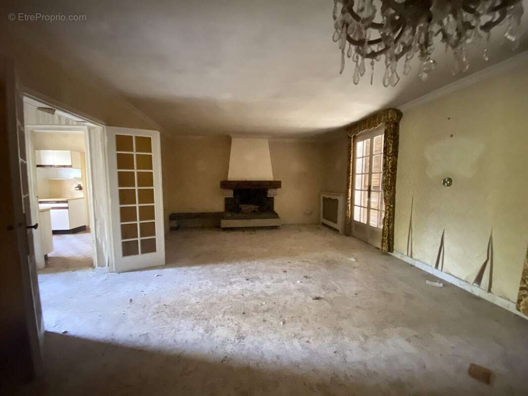 Maison à MARCILLY-EN-VILLETTE