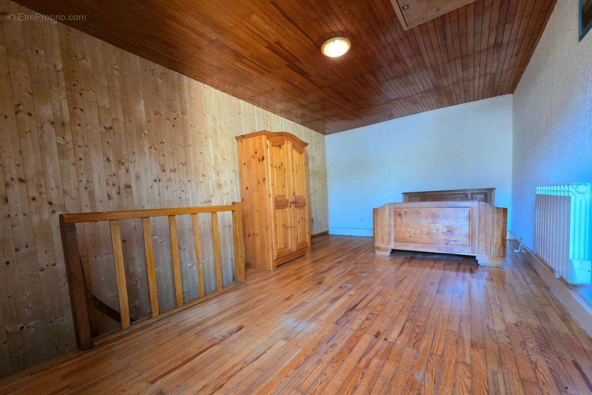 Maison à SAINT-CHRISTOPHE-SUR-GUIERS