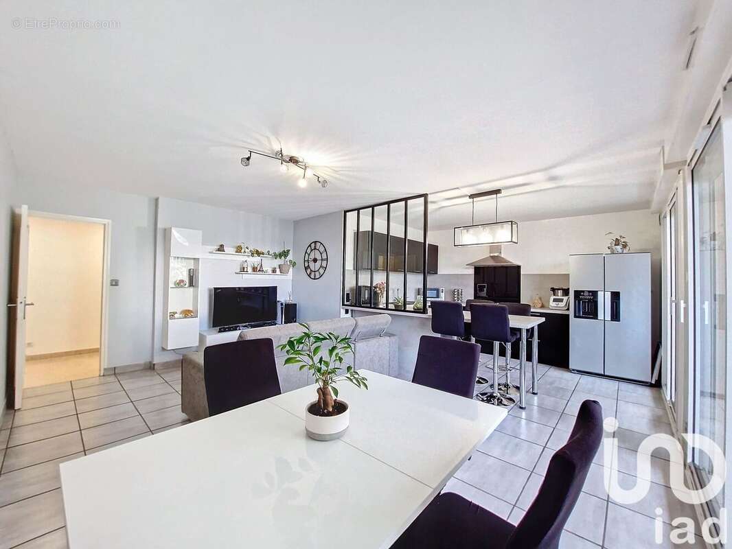 Photo 4 - Appartement à DECINES-CHARPIEU