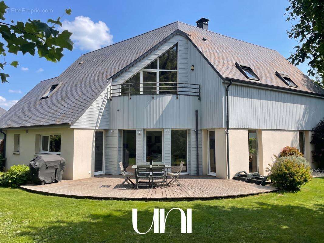 Maison 6 pièces de 210m2 avec double garage - PERIERS-SUR-LE-DAN - photo 9