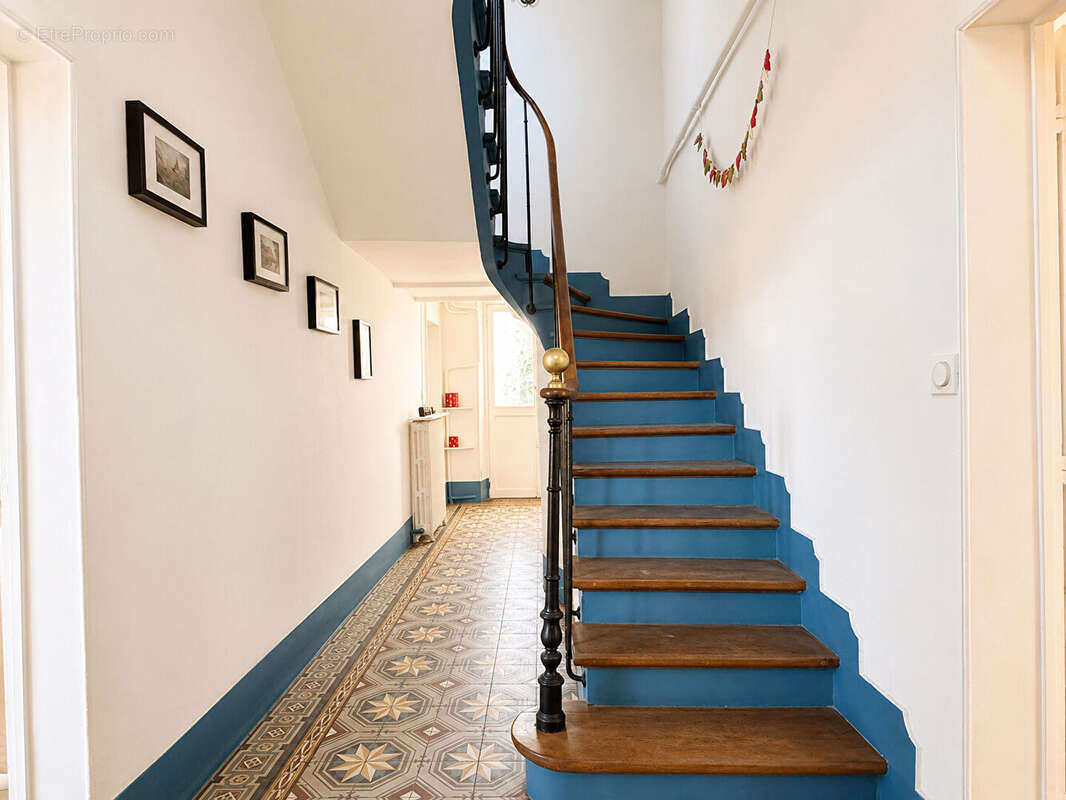 A vendre Maison bourgeoise 242 m²  Jardin 506 m²  Centre-ville de Melun - photo 4