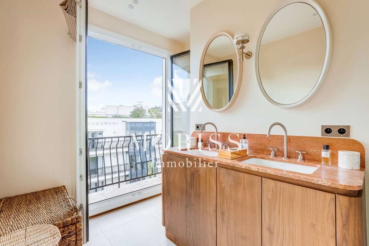 Appartement à NEUILLY-SUR-SEINE