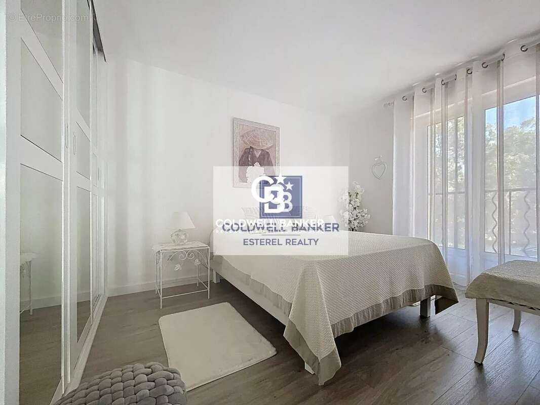 Maison à ROQUEBRUNE-SUR-ARGENS