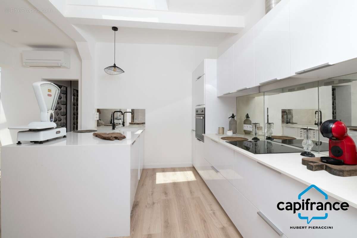 83 Ollioules La Courtine, Maison entierement rénovée avec goût, de 123 m2 (avec un studio) sur 386 m2 stationnement facile - photo 6