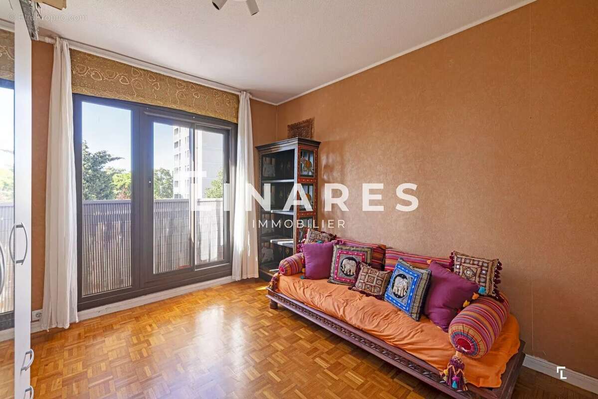 Appartement à MARSEILLE-4E