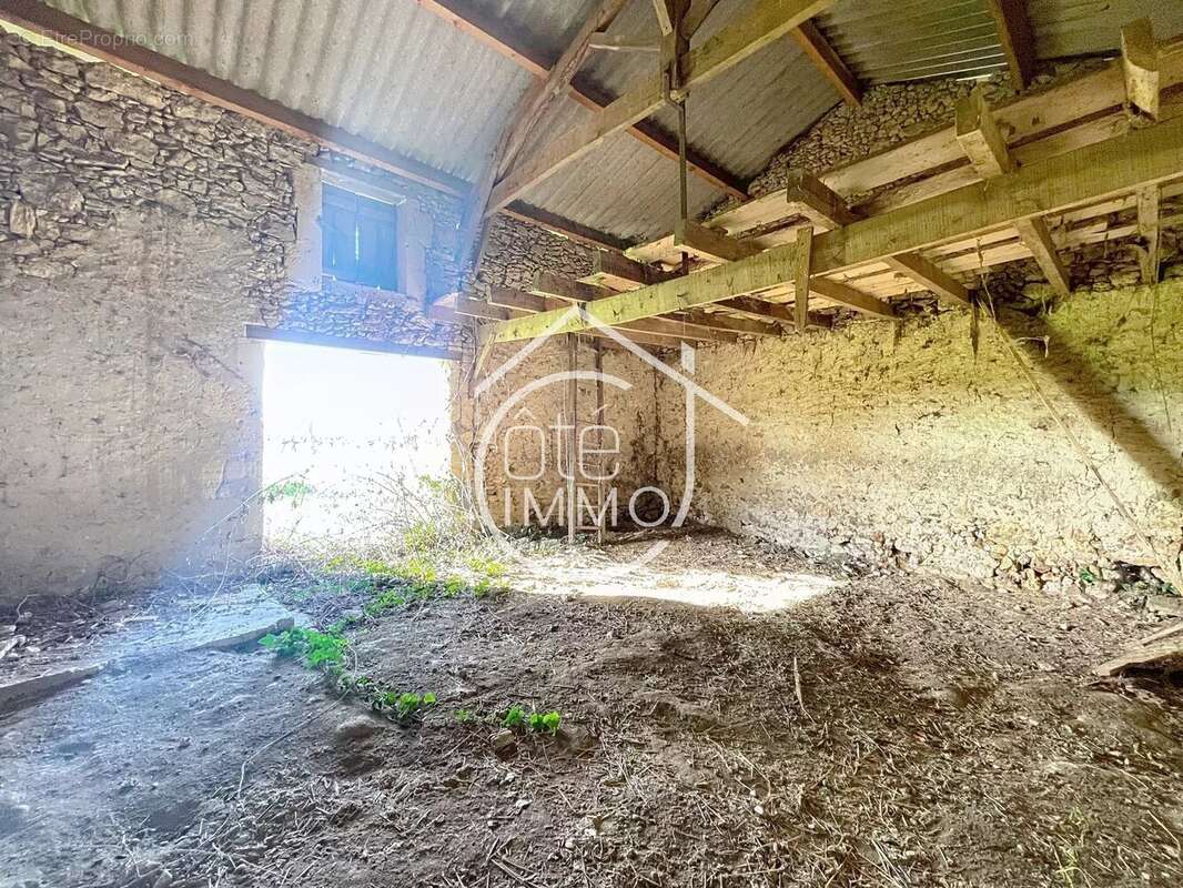 Pujols : Maison de charme à rénover - photo 17