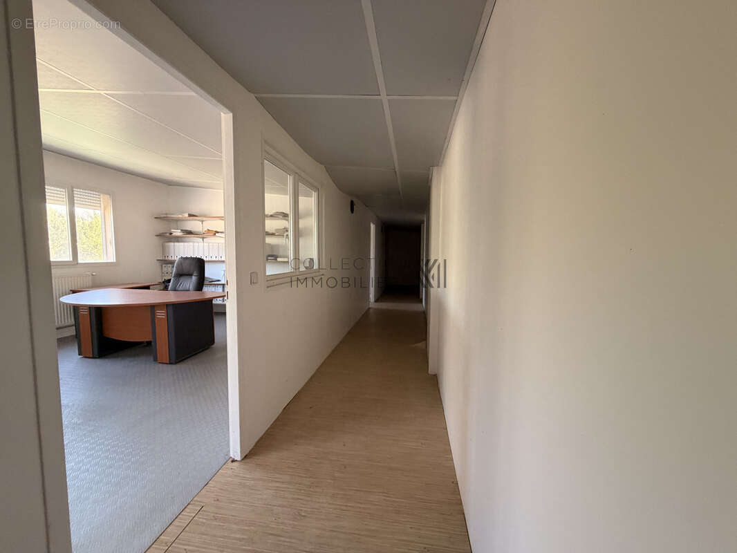 Local commercial auch de 2 600m2 - photo 11